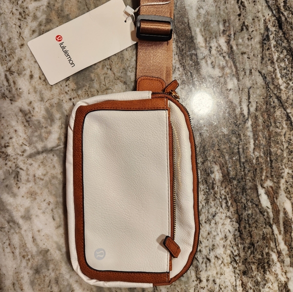 Crossbody purse - Picture 1 of 3